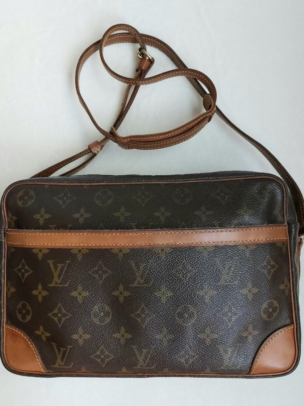 Vintage Louis Vuitton Monogram Canvas Trocadero 30 Crossbody Bag M51272 Unisex